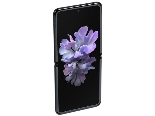 Smartphone Samsung Z Flip:
Procesador Octa Core (hasta 2.9 GHz),
Memoria RAM de 8GB, Almacenamiento de 256GB,
Pantalla LED Multi Touch de 6.7