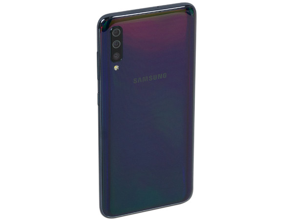 Smartphone Samsung Galaxy A70:
Procesador Octa Core (hasta 2.0GHz),
Memoria RAM de 6GB,
Almacenamiento de 128GB,
Pantalla Super AMOLED de 6.5