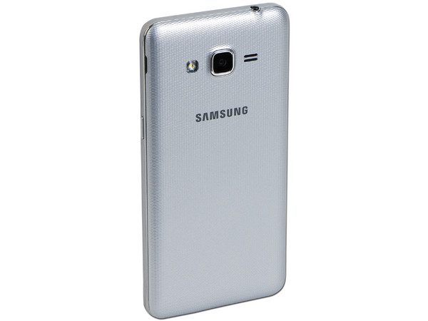 Smartphone Samsung Galaxy Grand Prime +:
Procesador Quad Core (1.4 GHz),
Memoria RAM de 1.5GB, Almacenamiento de 8GB (expandible con microSD),
Pantalla 5.0