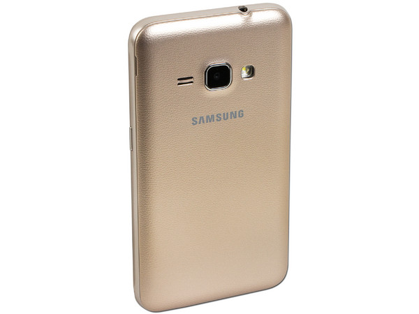 Smartphone Samsung Galaxy J1:
Procesador Quad Core (1.2 GHz),
Memoria RAM de 1 GB, Almacenamiento de 8GB (expandible con microSD),
Pantalla 4.5