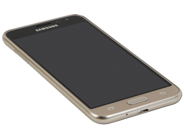 Smartphone Samsung Galaxy J3:
Procesador Quad Core (1.5 GHz),
Memoria RAM de 1.5GB, Almacenamiento de 8GB (expandible con microSD),
Pantalla 5.0