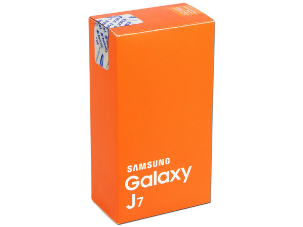 Smartphone Samsung Galaxy J7:
Procesador Octa Core (1.5 GHz),
Memoria RAM de 1.5GB, Almacenamiento de 16GB (expandible con microSD),
Pantalla 5.5