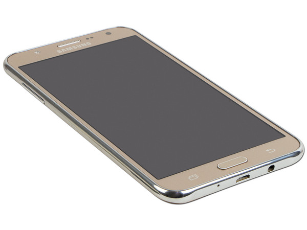 Smartphone Samsung Galaxy J7:
Procesador Octa Core (1.5 GHz),
Memoria RAM de 1.5GB, Almacenamiento de 16GB (expandible con microSD),
Pantalla 5.5