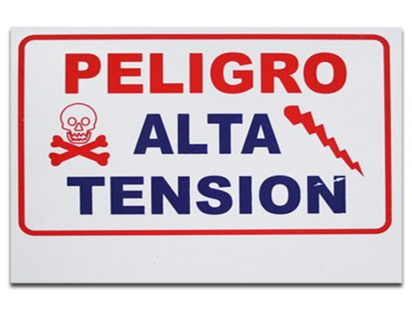 Letrero genérico indicador de alta tensión Yonusa LPVOLTAS para colocación en cercas eléctricas .