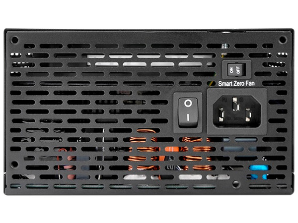 Fuente de Poder Thermaltake Toughpower GF1 Edition Premium de 750W, ATX, 80 PLUS Gold.