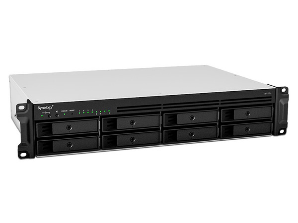 Servidor Synology RS1221RPPLUS:
Procesador AMD Ryzen Embedded V1500B (hasta 2.2 GHz),
Memoria de 4GB DDR4,
hasta 8 Bahías SATA.