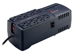 Regulador Smartbitt SBAVR1350 de 1350 VA / 675W con 8 contactos.