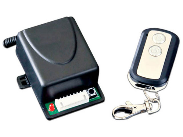 Receptor Inalámbrico con Control Remoto Axceze AX-REC10, 433.92MHz, Soporta hasta 29 controles.
