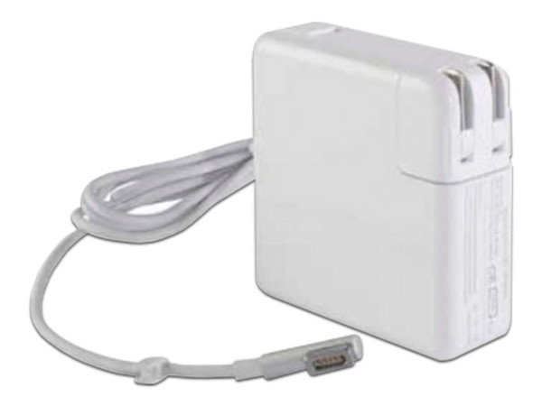 Adaptador de Corriente Genérico AP-60W, de 60W. Color Blanco.