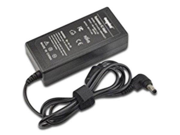 Adaptador de corriente OvalTech para laptop Toshiba.