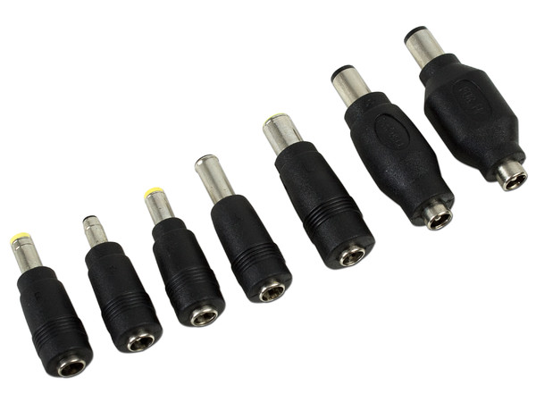 Adaptador de Corriente Universal Perfect Choice con puntas intercambiables y puerto USB de carga.