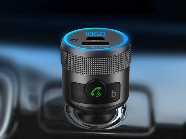 Kit de Manos Libres Argomtech ARG-AC-0343 para Automóvil,  Cargador de 42W, Bluetooth 5.1, USB, USB-C.