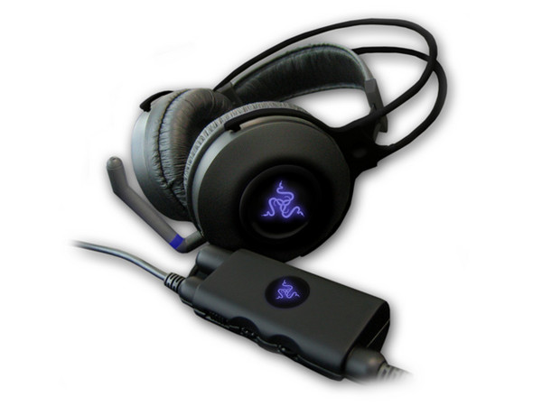 Audífonos Razer Barracuda de 8 Altavoces, Micrófono Ultrasensible, Cancelación de Ruido, Control de Volumen Posicional para cada Altavoz.