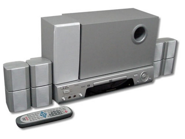 Sistema de audio y video Digital para cine en casa. Incluye DVD y juego de bocinas 5.1.