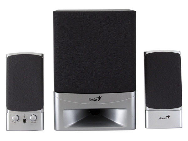 Bocinas Genius SW-S2.1 900 de 22 Watts RMS