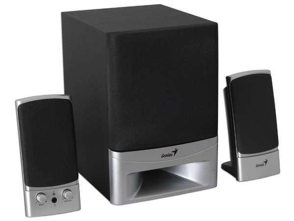 Bocinas Genius SW-S2.1 900 de 22 Watts RMS