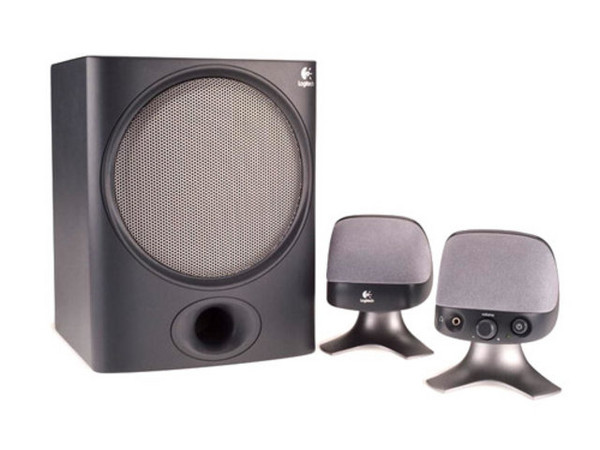 Bocinas Logitech X-220  2.1, incluye adaptador para consolas de Video Juegos.