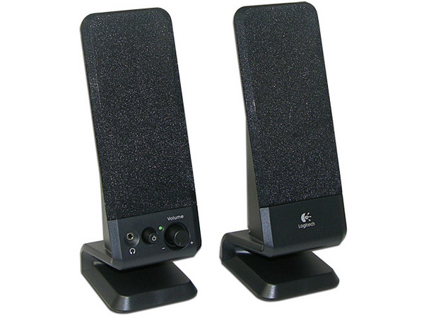 Bocinas Logitech R-10 2.0 Sonido Estéreo Nítido, RMS total de 4 Watts.