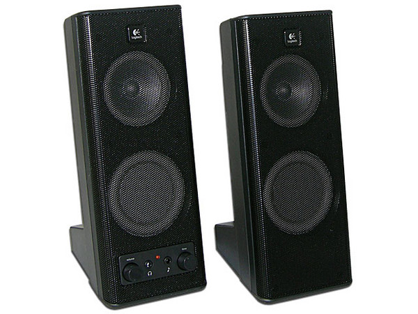 Bocinas Logitech X-140 Sonido Estéreo con Graves Mejorados, RMS total de 5 Watts.
