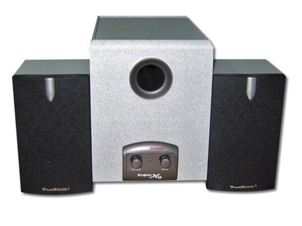Bocinas TrueBasix 2.1, 2500W PMPO.