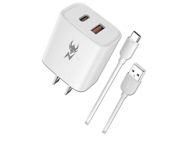 Cargador AC AmpNergy, USB-C Dual, 2.4A, Universal, Cable Incluido, Color Blanco.