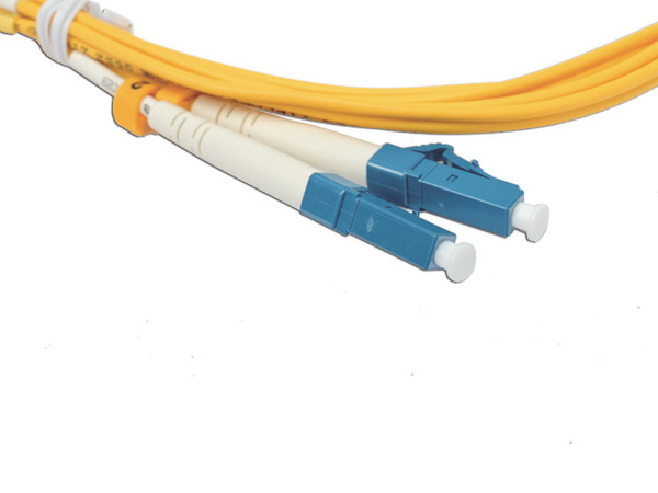 Jumper de Fibra Óptica Duplex Fiber Home, Monomodo, Conectores LC/UPC a LC/UPC, 2m. Color Amarillo.