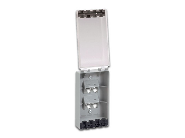 Placa de Pared Vertical Panduit, resistente al agua con protección IP56, acepta 4 módulos Mini-Com. Color Claro.