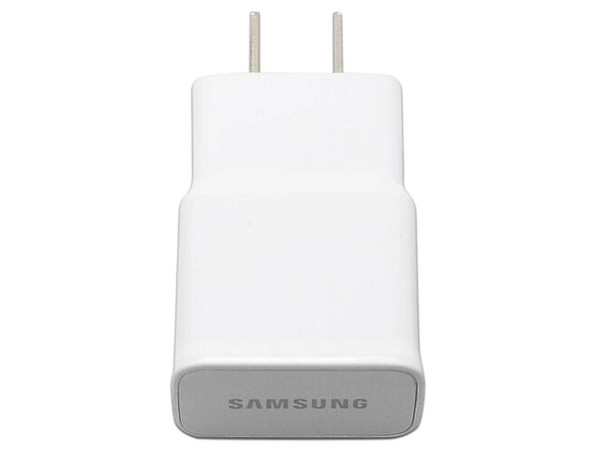 Cargador universal Samsung EP-TA12JWE de 5V 2A sin cable y sin empaque. Color Blanco.
