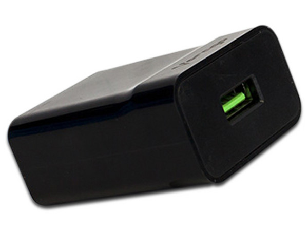 Cargador de pared Vorago AU-302BK de carga rápida con USB. Color Negro.