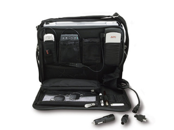 Maletín APC TravelPower Case con Adaptador de Corriente Universal.