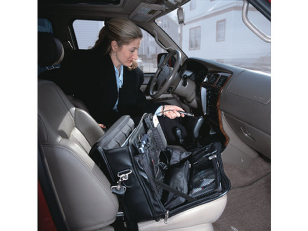Maletín APC TravelPower Case con Adaptador de Corriente Universal.