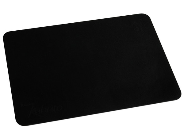Mousepad Gamer Razer Kabuto con Superficie de rastreo de microfibras ultra delgadas de alta calidad.
