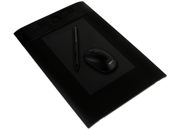 Tableta Gráfica Wacom Intuos4 mediana (370 x 254 x 12 mm) con Pluma y Mouse.