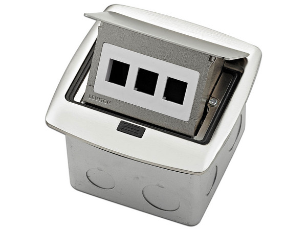 Caja de Piso Leviton PFQP3-0BN, 3 Puertos QuickPort, Níquel Cepillado. Color Gris.