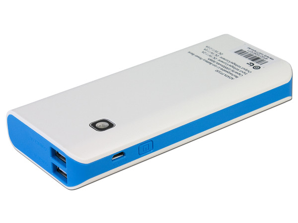 Batería Portátil recargable y linterna LED ADATA PT100 Powerbank de 10,000 mAh.