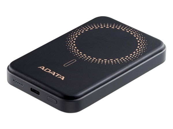 Batería portátil Adata Power Bank R050 con carga inalámbrica, capacidad de 5,000 mAh. Color Negro.