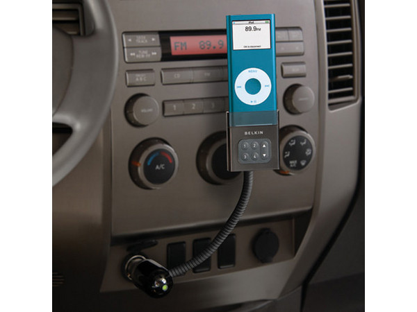 TuneBase FM Belkin Transmisor Digital FM para Auto (compatible con iPod Nano, 2da Generación). Color Negro