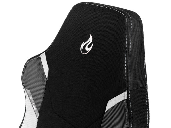 Silla Gamer Nitro Concepts X1000, inclinación ajustable, Soporte Lumbar. Color Negro/Blanco.