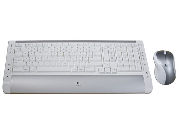 Teclado y Mouse inalámbrico Logitech Cordless Desktop S 530 Láser para Mac. (versión en inglés)