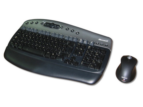 Paquete Microsoft de Teclado y Mouse Óptico Inalámbricos