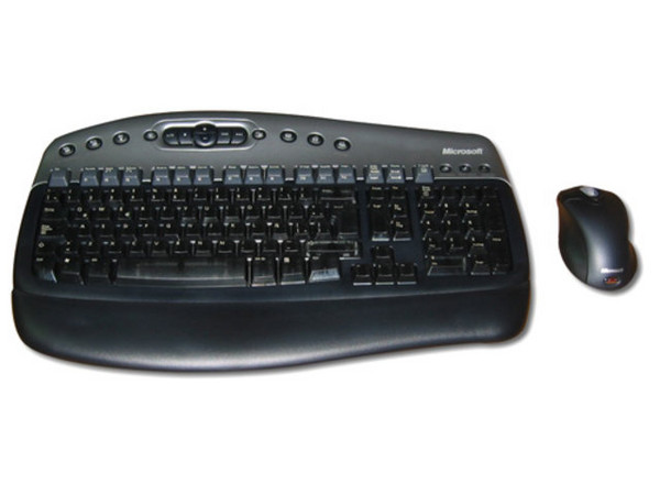 Paquete Microsoft de Teclado y Mouse Óptico Inalámbricos