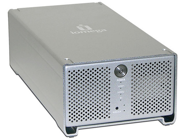 Disco Duro Externo Iomega UltraMax de 1 Terabyte, Triple Interfase: USB 2.0, FireWire 400 y FireWire 800.