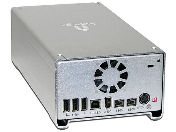 Disco Duro Externo Iomega UltraMax de 1 Terabyte, Triple Interfase: USB 2.0, FireWire 400 y FireWire 800.