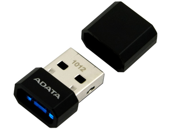 Memoria ADATA microSD de 8GB, incluye micro lector USB.