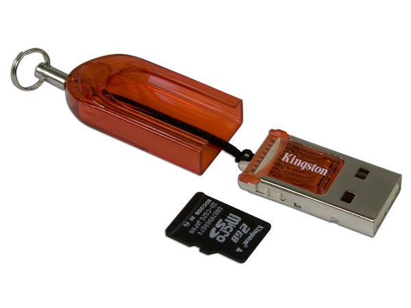 Lector de tarjetas MicroSD USB 2.0. Incluye Memoria MicroSD de 2GB y Adaptadores SD/MiniSD