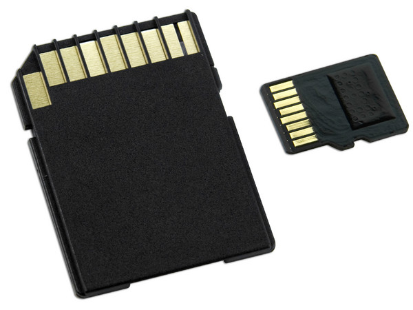 Memoria SanDisk MicroSDHC de 4 GB Clase 4, incluye adaptador SD.