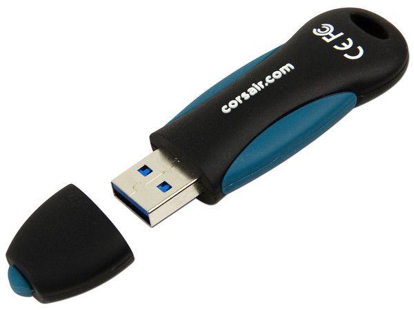 Unidad Flash USB 3.0 Corsair Voyager de 32 GB.