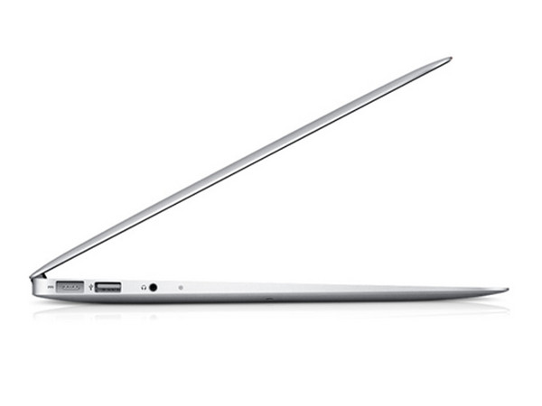 Apple MacBook Air:
Procesador Intel Core i5 (1.6GHz),
Memoria de 2GB DDR3, 64 GB de almacenamiento,
Video Intel HD 3000, Pantalla LED de 11.6