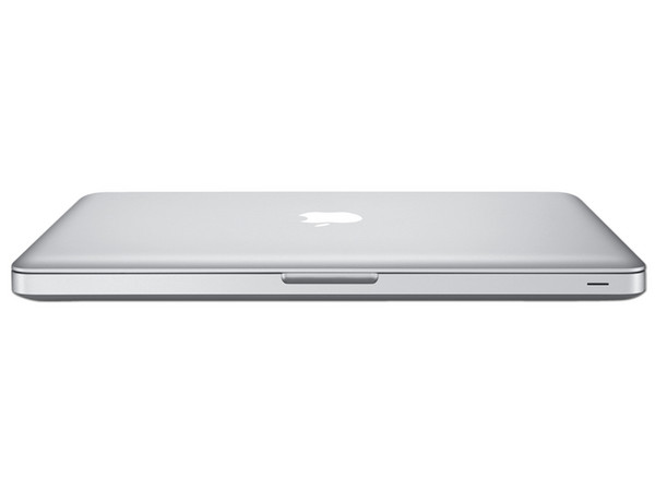 Apple MacBook Pro:
Procesador Intel Core i5 (2.5 GHz) 3ra Generación,
Memoria de 4 GB DDR3, Disco Duro de 500 GB,
Pantalla LED de 13.3