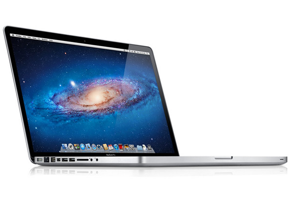 Apple MacBook Pro:
Procesador Intel Core i7 Quad-Core (2.4 GHz),
Memoria de 4GB DDR3, Disco Duro de 750GB,
Video AMD Radeon HD 6770M, Pantalla LED de 17